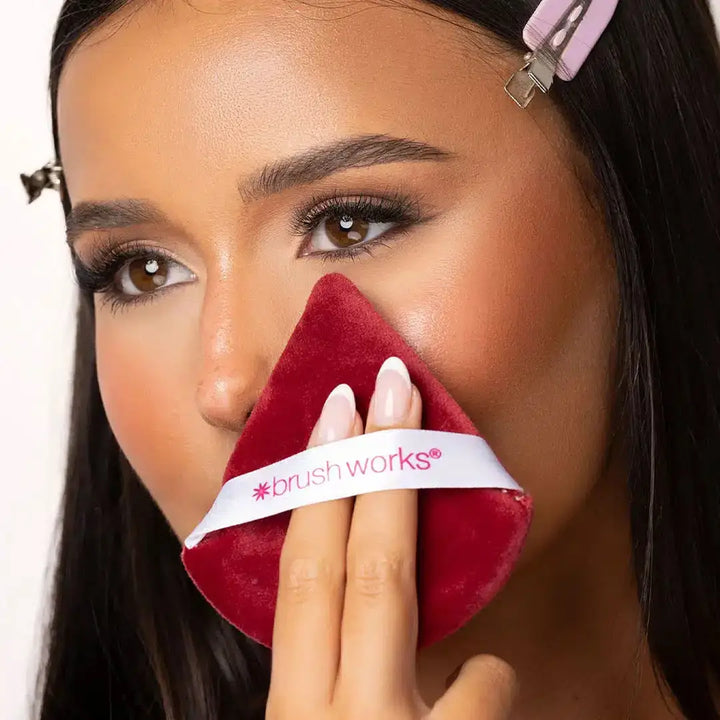 56887-Brushworks Triangular Powder Puff Duo-Red +3