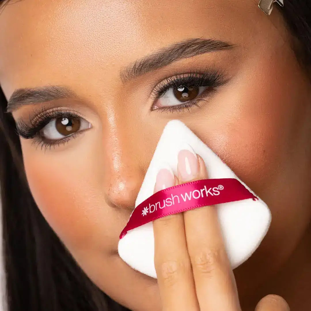 56887-Brushworks Triangular Powder Puff Duo-Red +4