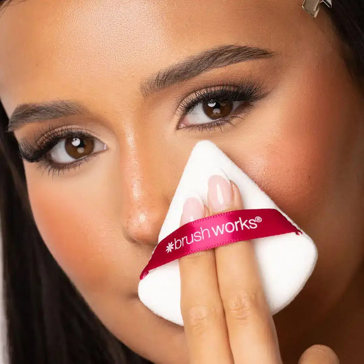 56887-Brushworks Triangular Powder Puff Duo-Red +4