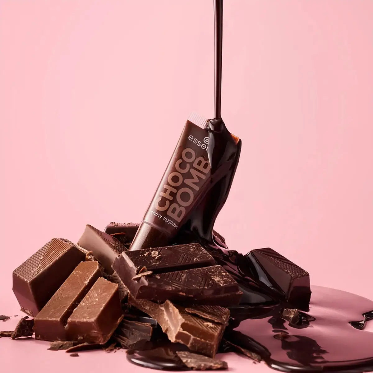 60216-Essence Choco Bomb Shiny Lipgloss-01 Chocoholic