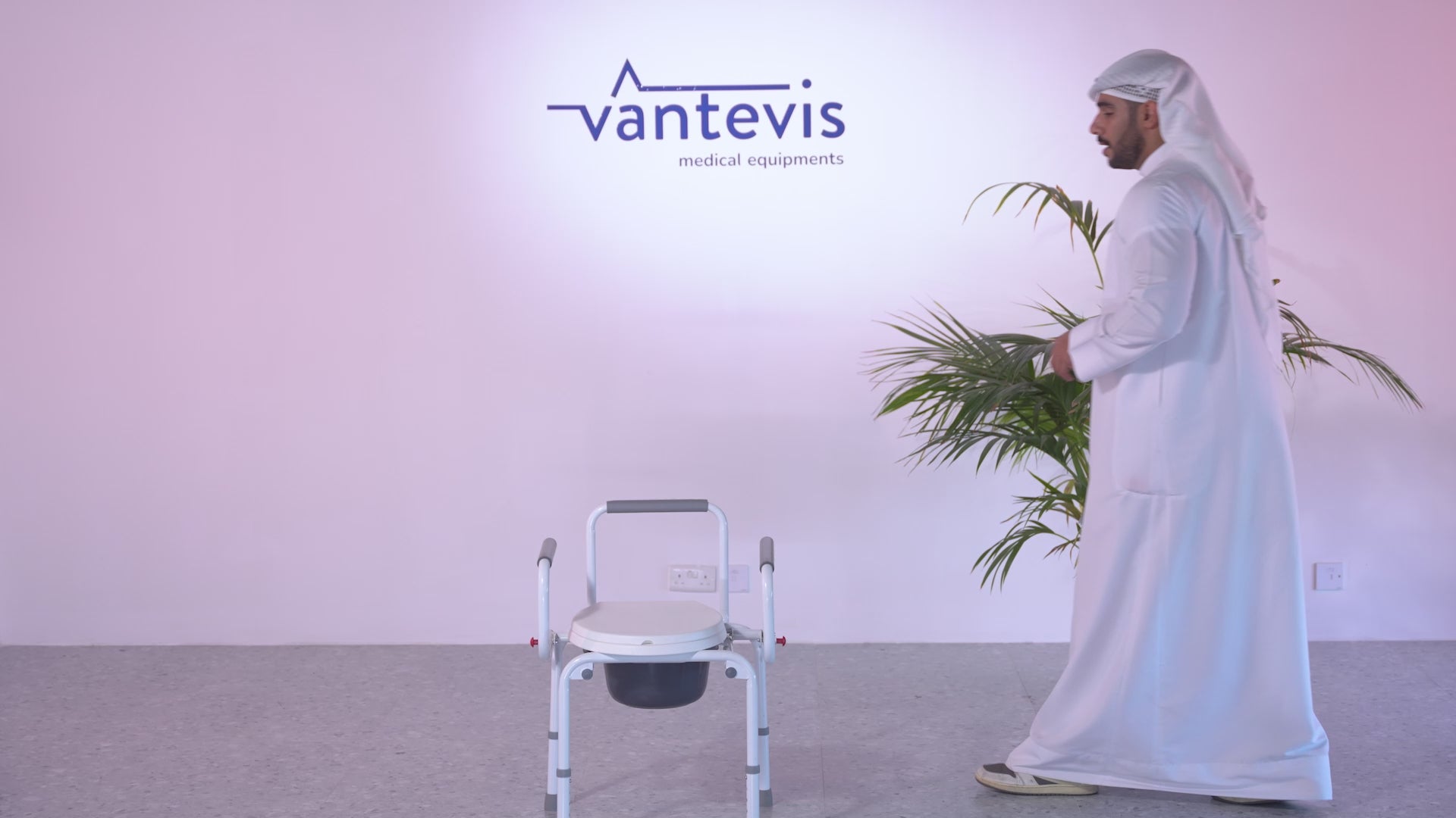 Vantevis Swing down commode